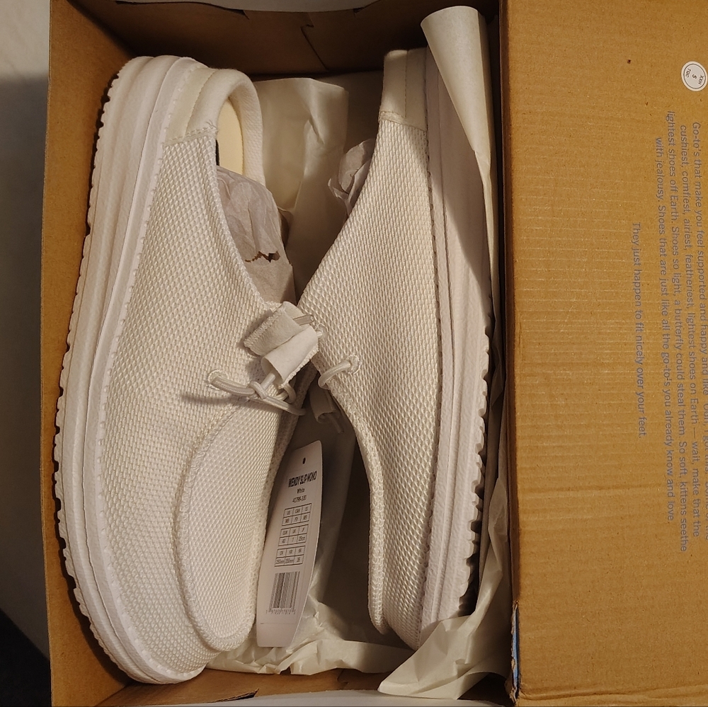 Hey Dudes Women Size 9